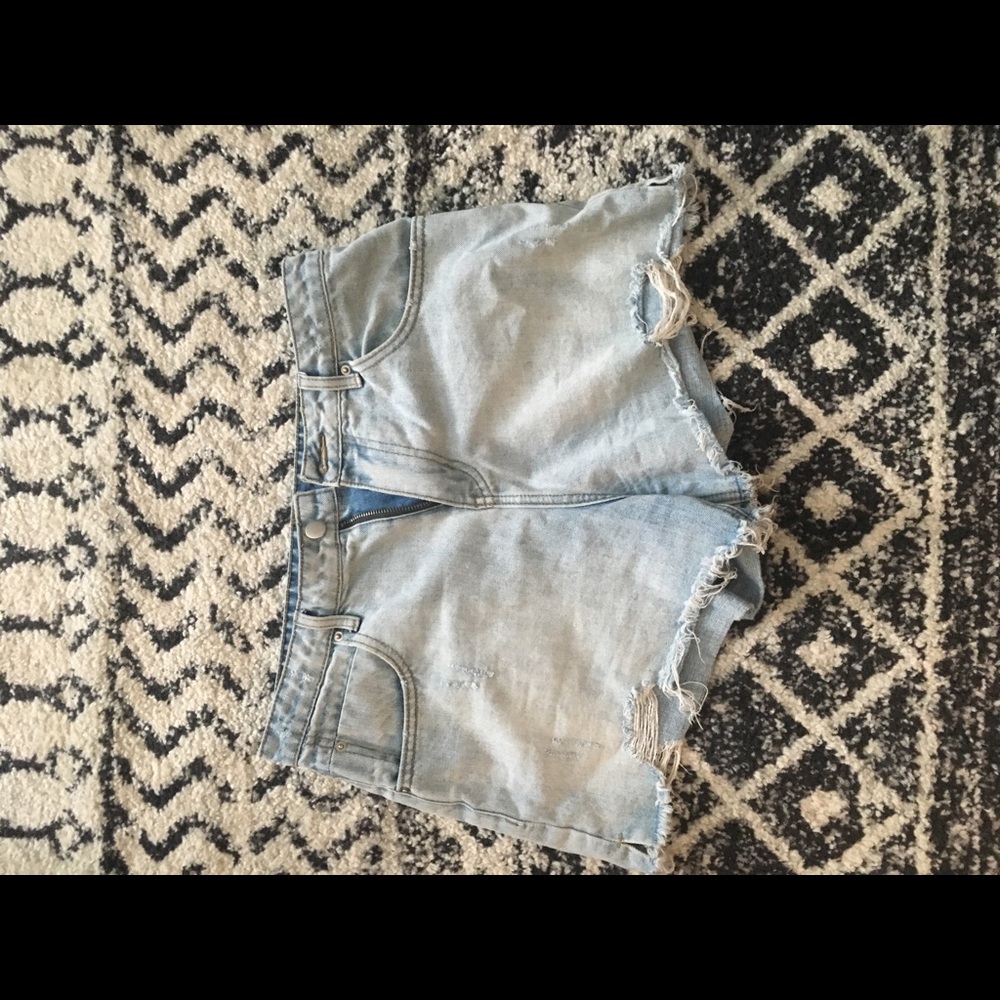 Gianni Bini Light Wash Denim Shorts